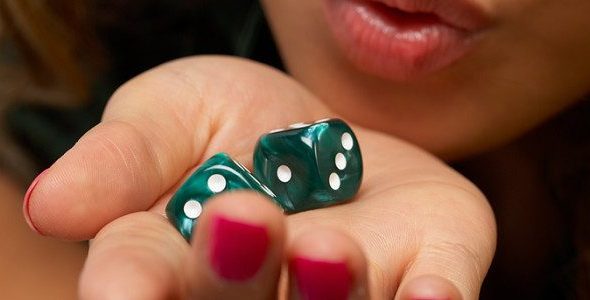 Reward Systems Maintain Strong Engagement among Online Baccarat Communities